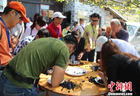 �ڶ��οͲ������С���¬��ΰ ��