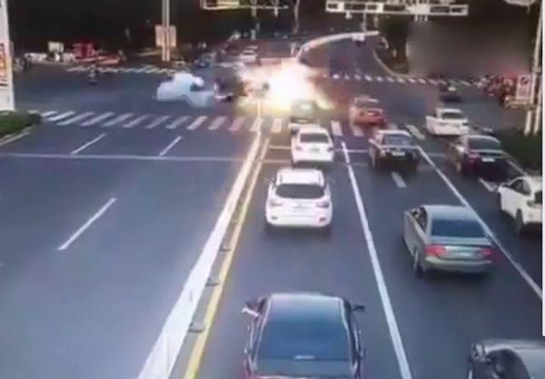 �ӱ���Ӧ��·��ԽҰ����ը����ϵ��̥�¹� 2������