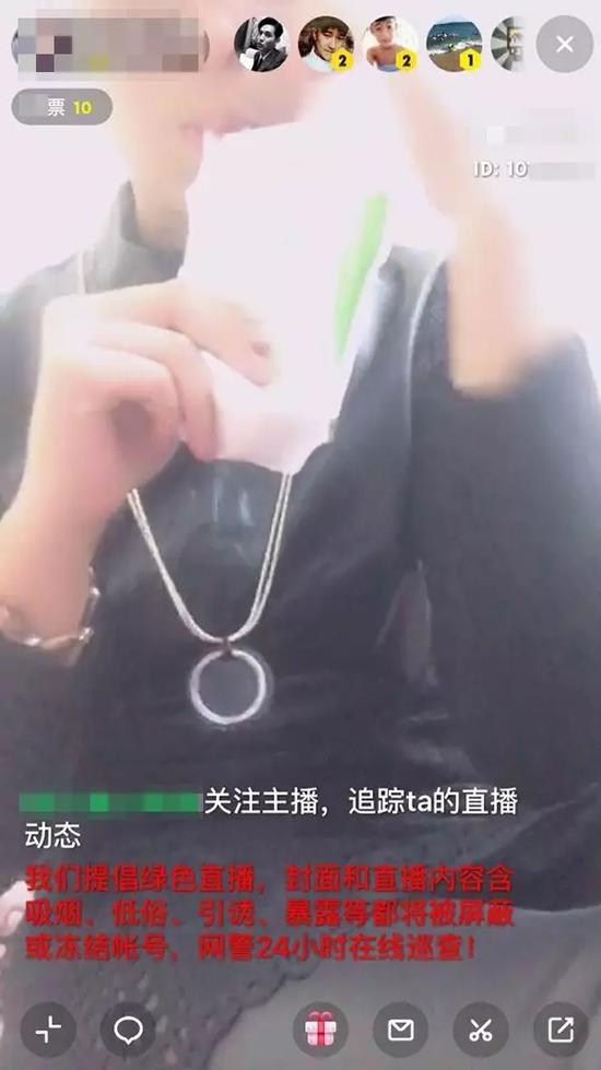 ���죬����Ůʿ���ɷ򳣹�˵�ֱ��ƽ̨�ϣ�һλŮ������ֱ���к�ţ�̡�