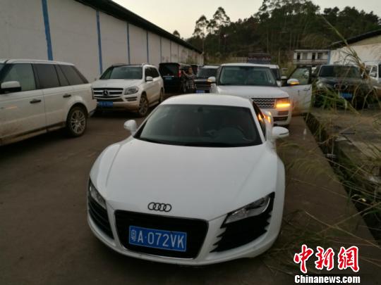 ͼΪ������������˽�ߵ������������� ��