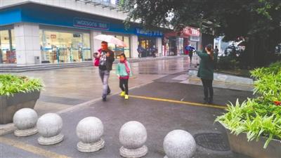 Ů�ӱ�͵������Թ�����ߣ�С͵���ǲ�����