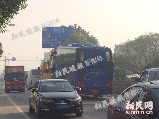 �Ϻ�һ��������һ��У����ͷ�������16��ѧ������